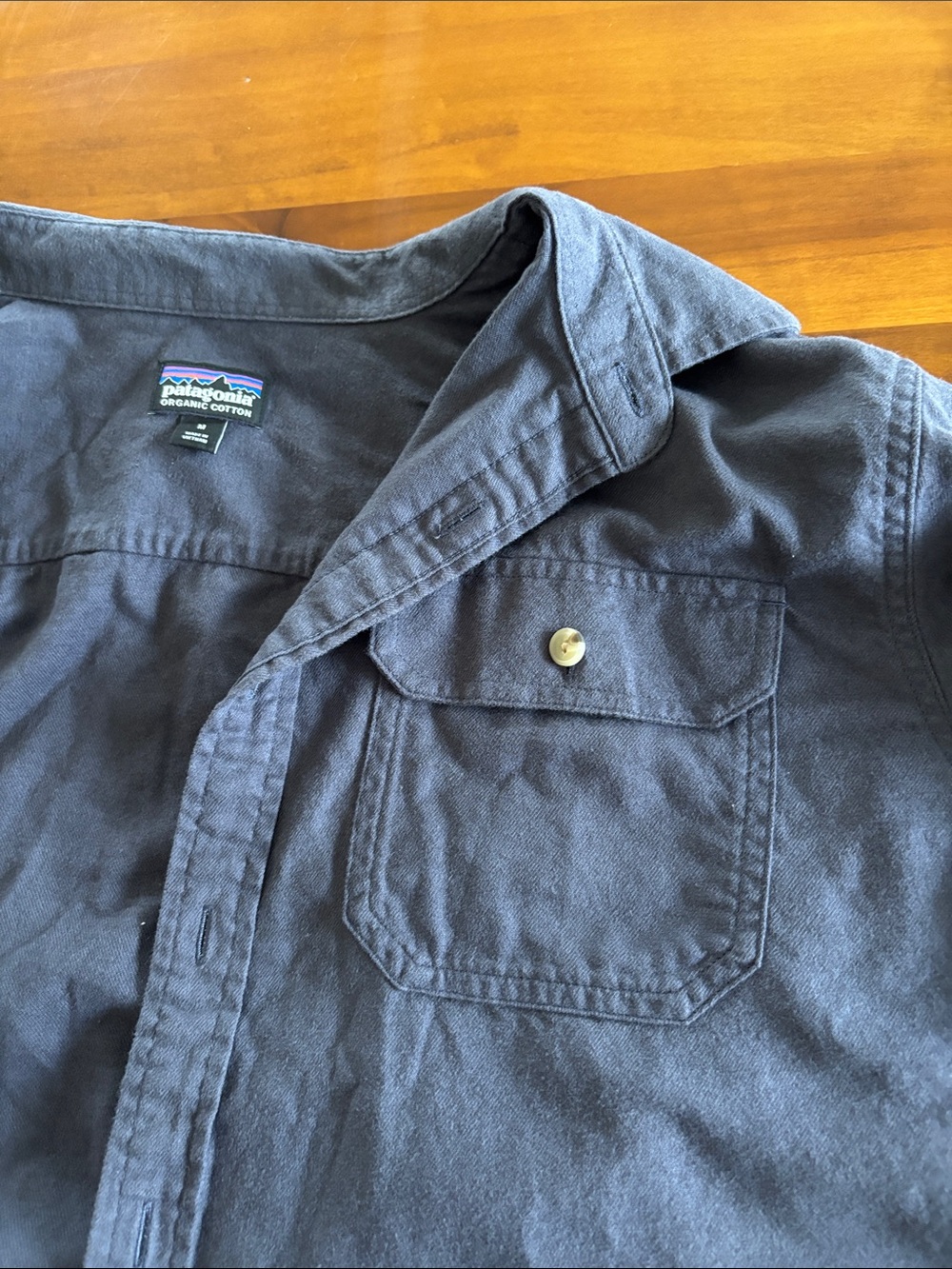 Patagonia Men's Button-Down Shirt in Dark Blue - Picture 4 of 7